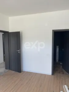 Casă parter cu 3 camere, curte generoasă și liniște deplină – natură și confort - foto 18