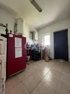 Casă P+M cu birouri amenajate și teren 5.423 mp pentru firmă și locuit acces A1 - foto 13