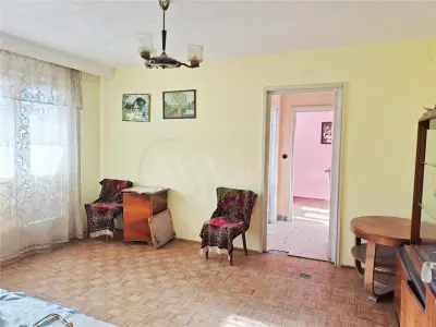Apartament 2 camere semidecomandat, zona Orizont - Bacau