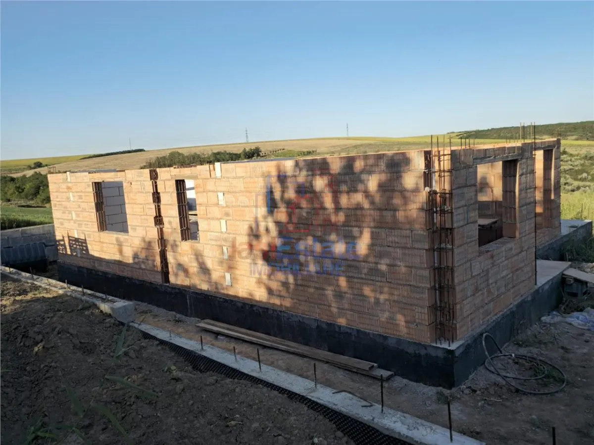 Casa plan parter in Dorobant - foto 1