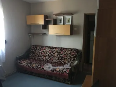 Garsonieră de închiriat â€“ Bd. Poitiers, etaj 2/3, centrală proprie - Iasi