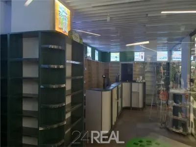 Spatii cu vad comercial si standuri - zona Piata Sudului - foto 3