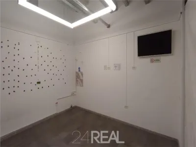 Spatii cu vad comercial si standuri - zona Piata Sudului - foto 5