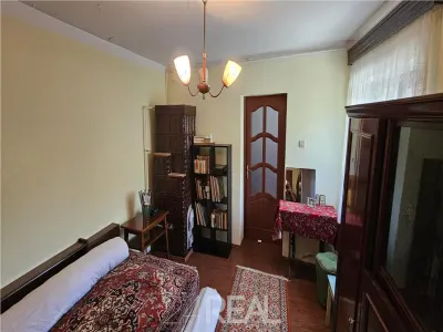 De vanzare - casa si curte mare in zona Metroului Republica - foto 11