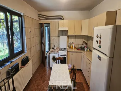 De vanzare - casa si curte mare in zona Metroului Republica - foto 14