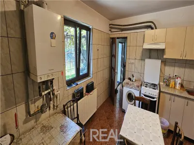 De vanzare - casa si curte mare in zona Metroului Republica - foto 15