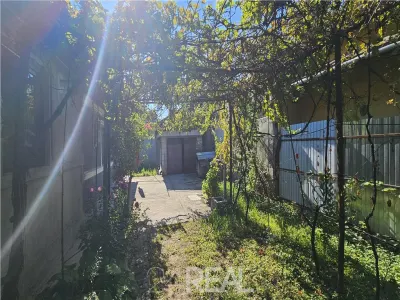De vanzare - casa si curte mare in zona Metroului Republica - foto 18