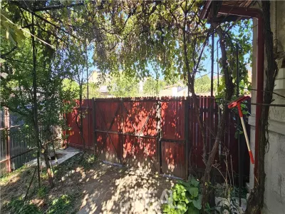 De vanzare - casa si curte mare in zona Metroului Republica - foto 24