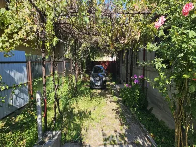 De vanzare - casa si curte mare in zona Metroului Republica - foto 5