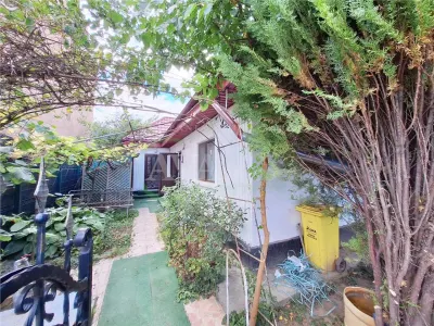 Casa batraneasca cu 3 camere, 350 mp teren – Zona CFR | Garaj, beci - Bacau