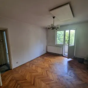 Apartament 3 camere semidecomandat etajul 1 zona  Vlahuta - Brasov
