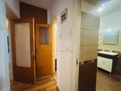 Apartament 3 camere de vanzare cu garaj - foto 7