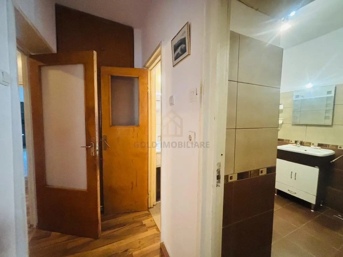 Apartament 3 camere de vanzare cu garaj - foto 7