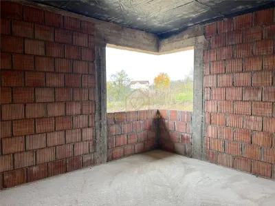 Casa la rosu cu 4 camere 2 bai Ocolis - foto 4
