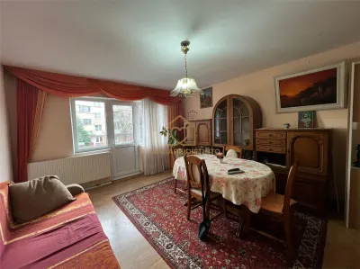 Apartament cu  4 camere si garaj zona centrala - Baia Mare