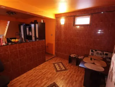 200mp utili Vila 5 cam zona Piata Saraca, 300mp teren cu 15m deschidere - foto 9