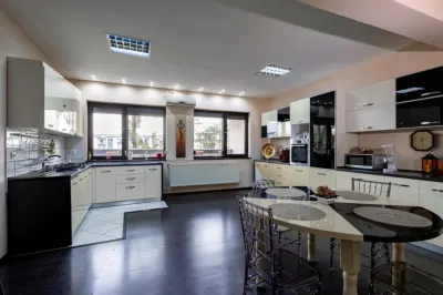 VILA D+P+2, FINISAJE CALITATE SUPERIOARA, zona Centrala, Mobilata - foto 7