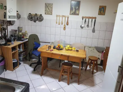 SUPER POZITIE! Casa constructie caramida, 2 camere, zona Centrala - foto 2