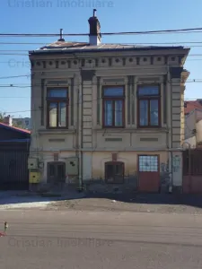 Casa Demisol si Etaj construiti=150 mp, Ultracentral -indiviziune - Braila