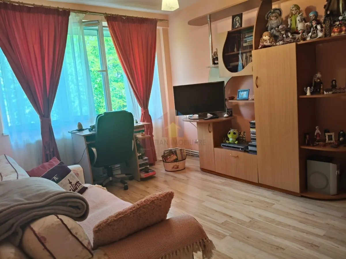 3 camere confort 1, Semimobilat si utilat, Hipodrom - foto 1
