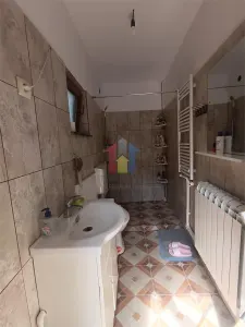 Casa Chercea, doua corpuri cladire, 3 camere, suprafata 256 mp - foto 13