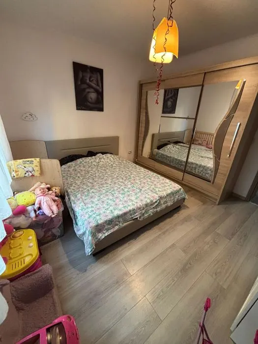 Vand apartament cu 2 camere+curte - foto 3