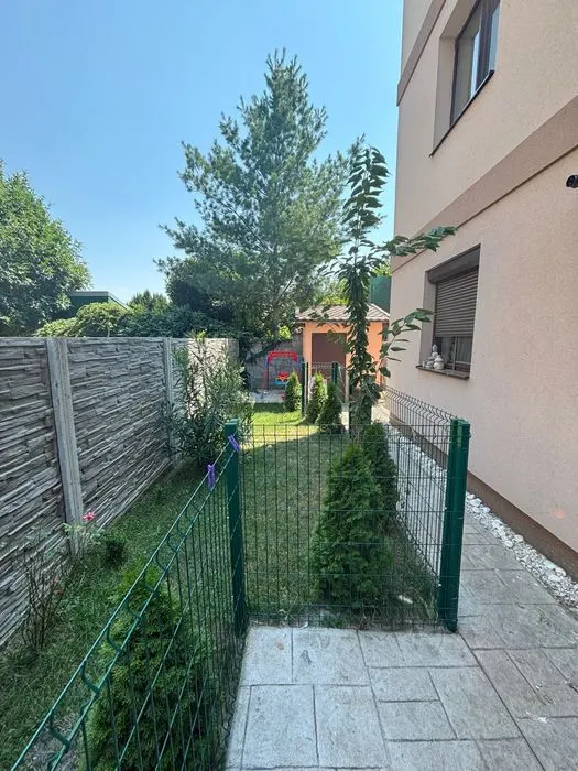 Vand apartament cu 2 camere+curte - foto 6