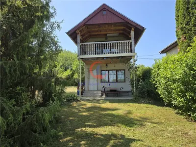 Cabana cu 2 dormitoare la Lacul Surduc – P+M, teren 445 mp, 2 terase, zon? verde superb?. - foto 3
