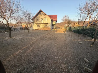 Vilă în Pătrăuți + 8400mp teren - foto 3