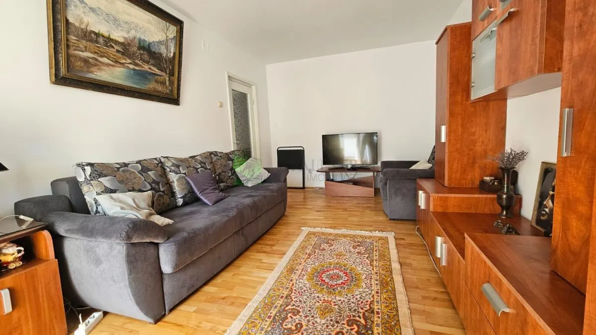 Apartament 3 camere  zona Judetean,  decomandat , mobilat-utilat,500 Euro - foto 2
