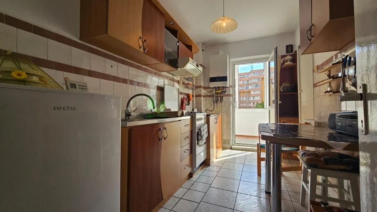 Apartament 3 camere  zona Judetean,  decomandat , mobilat-utilat,500 Euro - foto 6