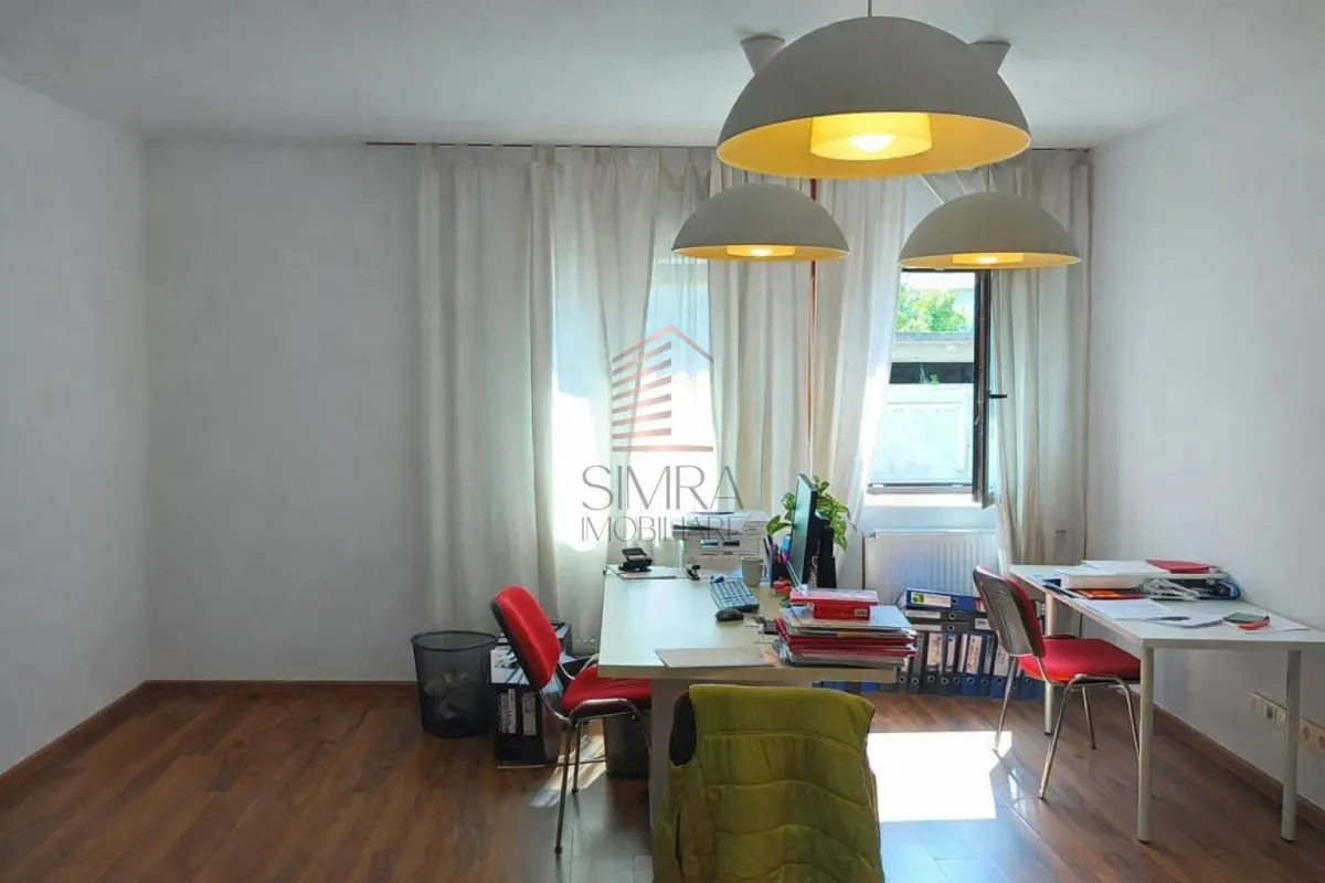 Casa ultracentrala curte comuna - foto 4