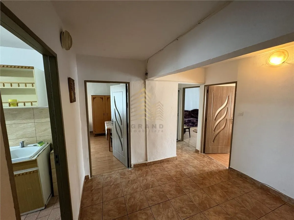 APARTAMENT 3 CAMERE | INTR VIOLETELOR - foto 1