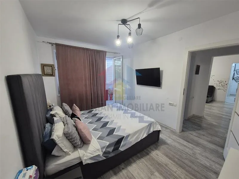 Vezi Video! MOBILAT si UTILAT! RENOVAT 2020! Ap 3 camere, ETAJ 3, zona Hipodrom - foto 4