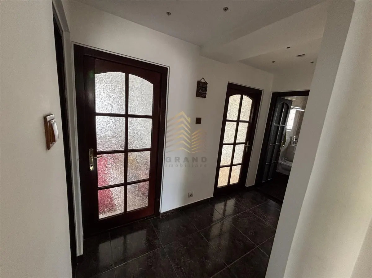 Apartament decomandat în Cr. Vivu - foto 9