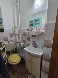 Apartament 3 camere, 2 bai, etaj intermediar- Nicolina - foto 4