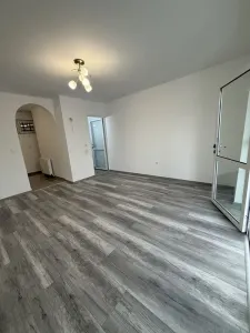 Garsoniera 30 mp  - Suceava, central - curte privată și loc de parcare inclus - Suceava