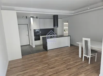 Apartament nou, mobilat ,utilat si boxa. Posibilitate parcare. - Suceava
