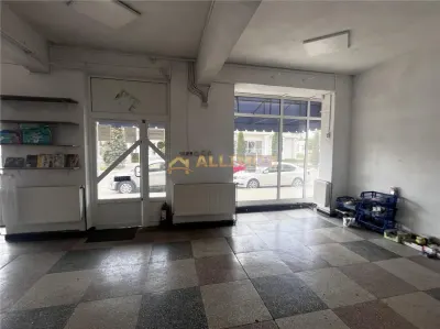 Spatiu comercial de 120 mp in Plopeni, zona cu vad . - foto 18
