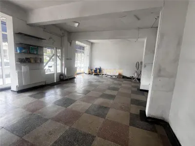 Spatiu comercial de 120 mp in Plopeni, zona cu vad . - foto 10
