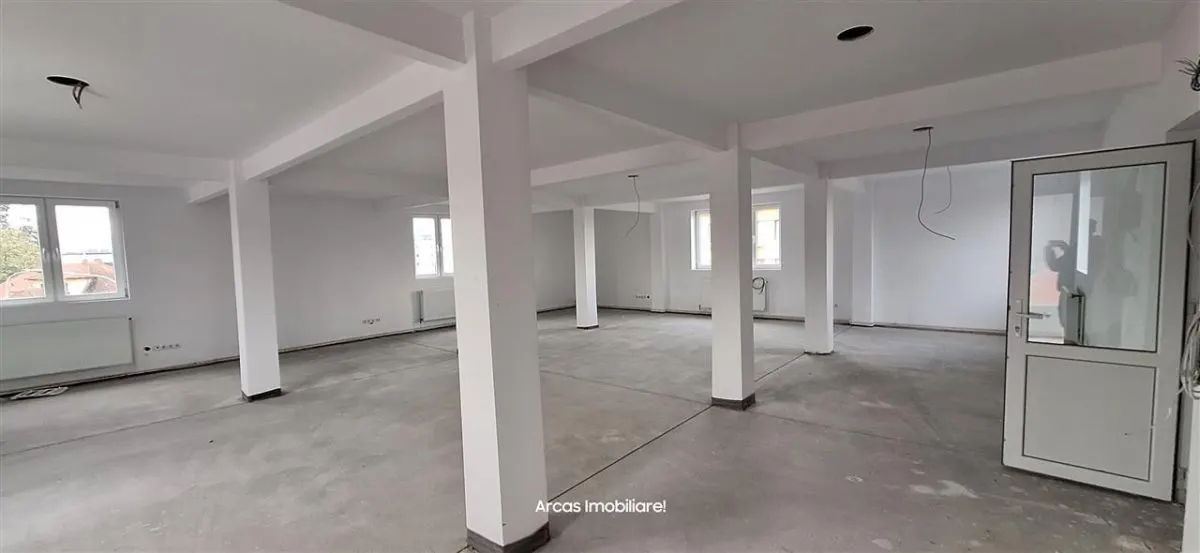 Cladire comerciala de vanzare 1000 mp! - foto 8