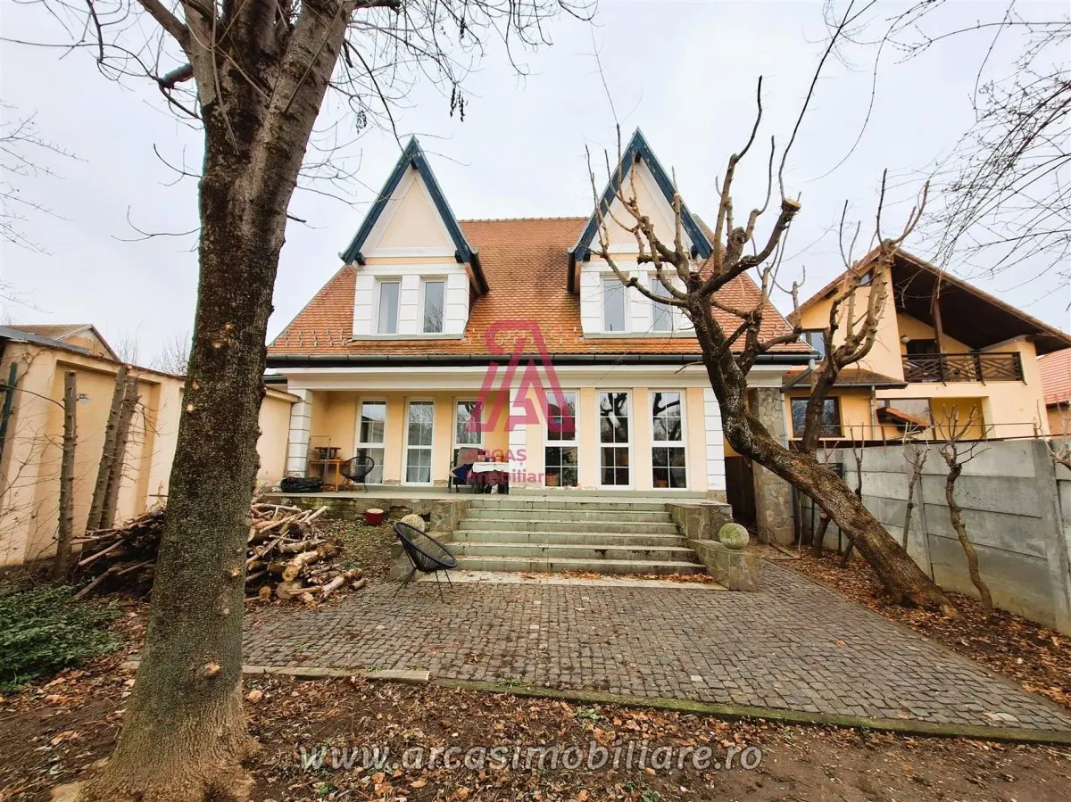 Casa de inchiriat 6 camere Parcul Sub Arini! - foto 2