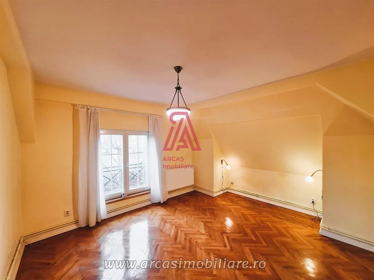Casa de inchiriat 6 camere Parcul Sub Arini! - foto 12