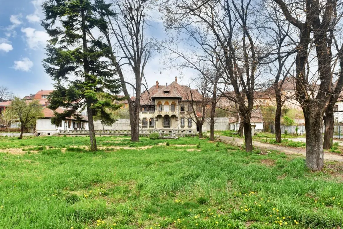 Vila interbelica de vanzare! - foto 1