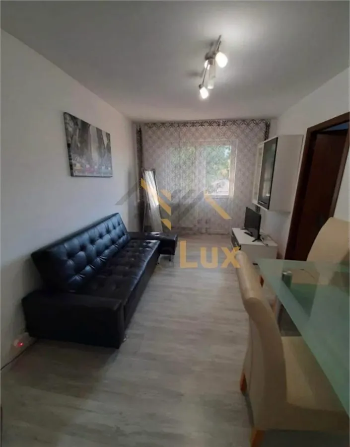 Apartament 3 camere de vanzare, str. Cuza Voda - foto 1