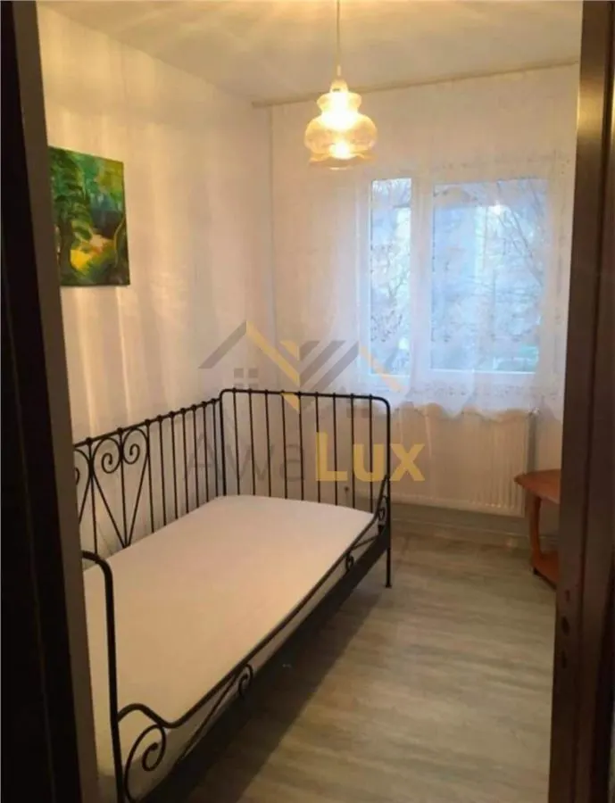 Apartament 3 camere de vanzare, str. Cuza Voda - foto 3