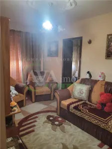 Apartament 3 camere nedecomandate, zona Cora - foto 2