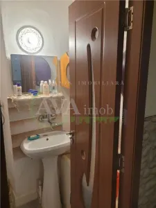 Apartament 3 camere nedecomandate, zona Cora - foto 14