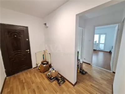Apartament 3 camere decomandate, zona Nord-Bacau - foto 2