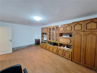 Apartament 3 camere decomandate, zona Nord-Bacau - foto 11